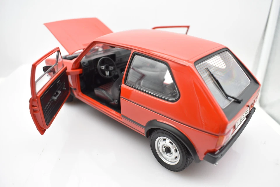 Modellino auto scala 1:18 VW GOLF GTE serie 1 modellismo da collezione solido - Immagine 3 di 4