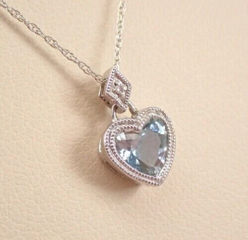 Collar colgante de aguamarina simulada con corazón de 2 quilates para mujer enchapado en oro amarillo de 14 quilates Foto 2 de 4