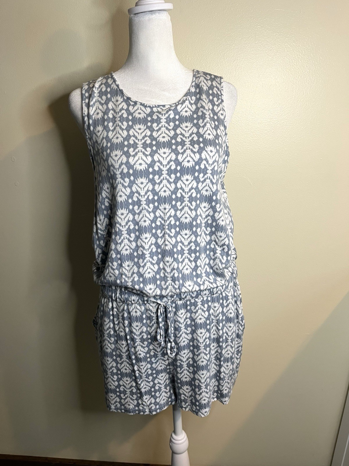 Loft Outlet Women’s Blue White Casual Romper Comfy Size Medium Pockets