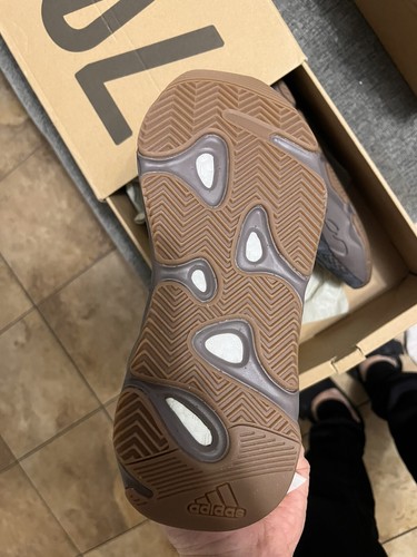 Size 5 - adidas Yeezy Boost 700 V2 Mauve - Picture 4 of 7