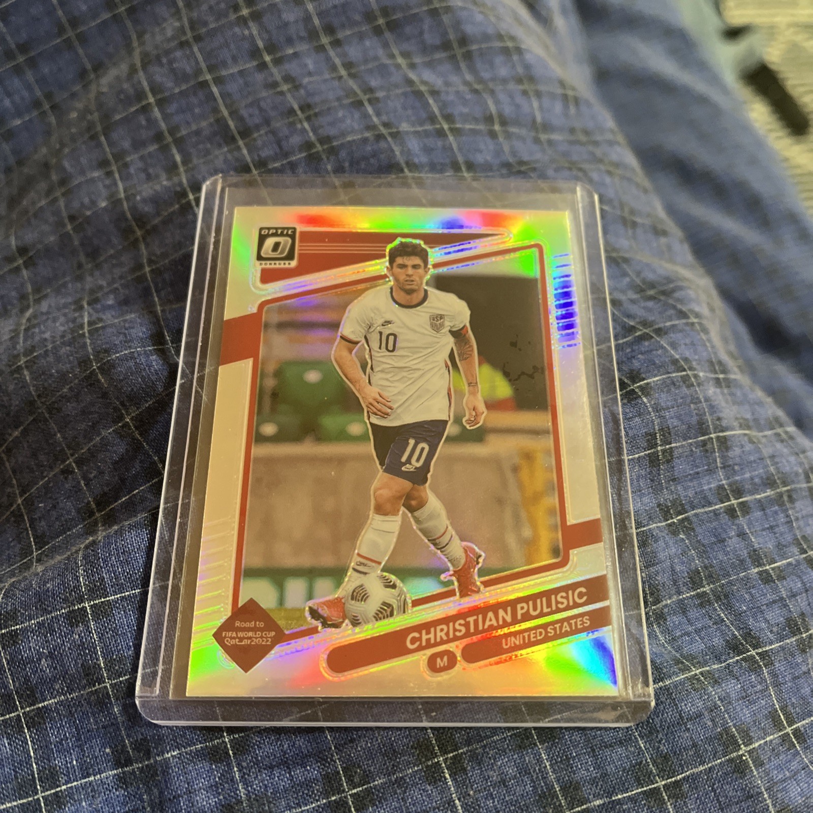 Christian Pulisic 2021-22 Panini Donruss Road to Qatar Optic Holo Prizm card