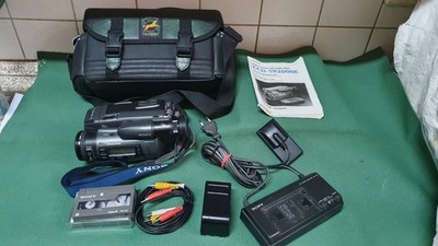 Sony Handycam CCD-TR2000E Hi8 Camcorder - 8mm Video Camera Recorder