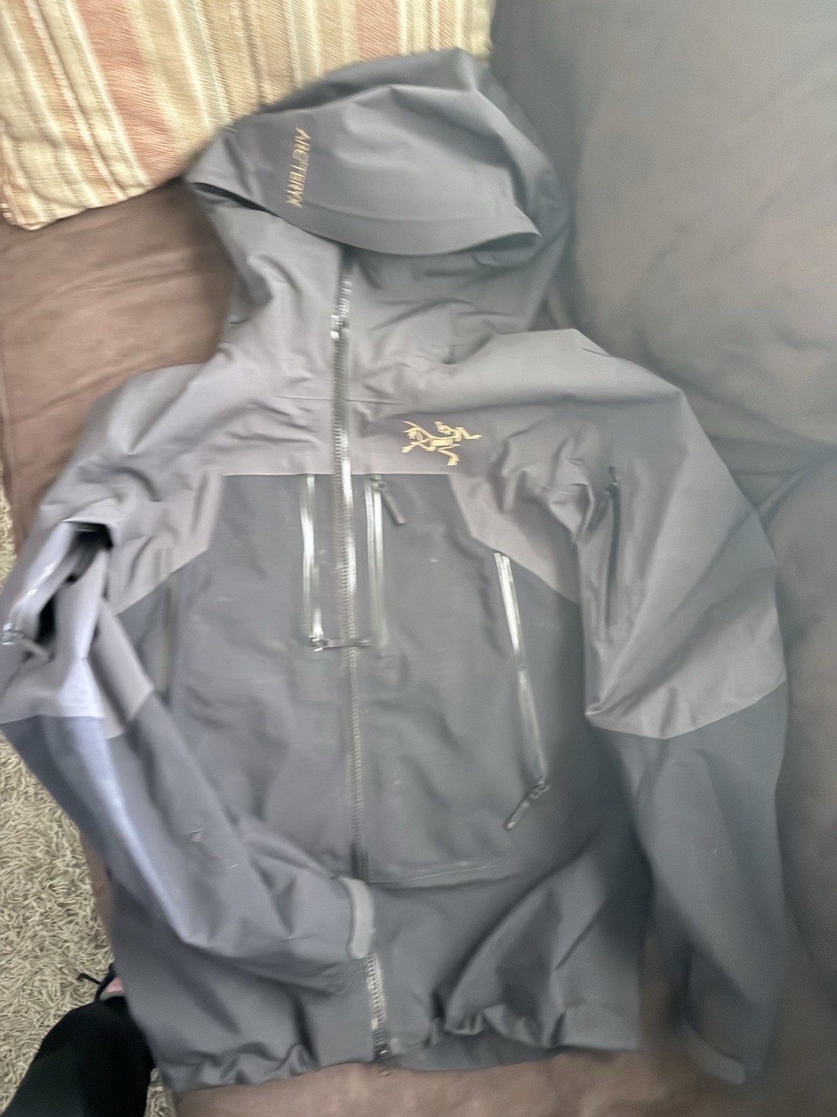 Arc'teryx Men's Gray Softshell Jacket Hooded Full Zip Logo Short Regular XS