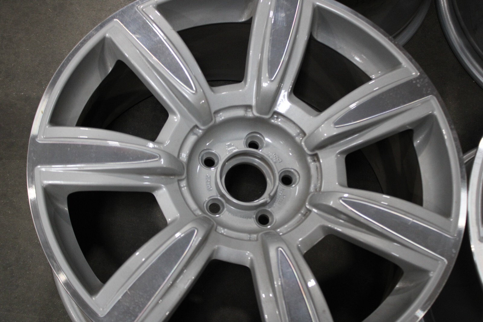 04-11  Bentley Flying Spur OEM Wheel Rim 20x9 20" 3W0601025S 98325