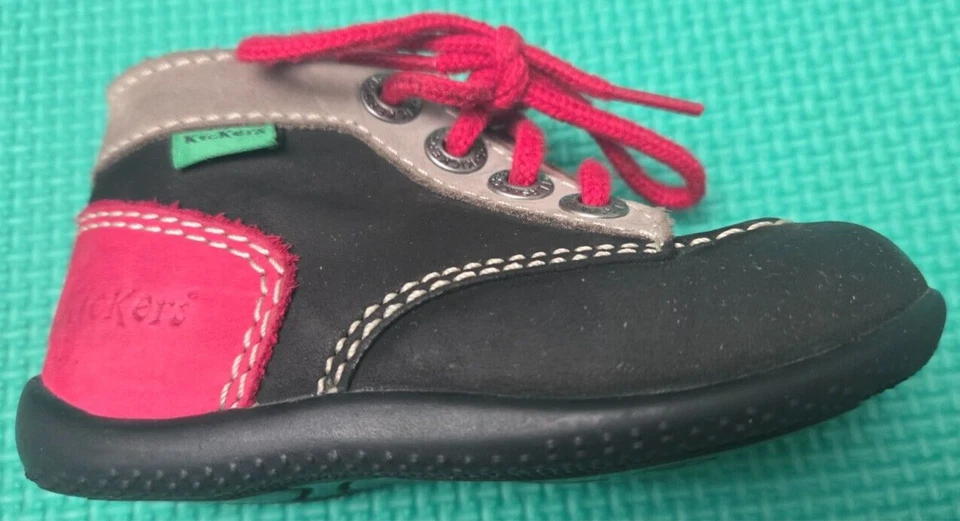 Kickers Baby Shoes Size EUR 21 / 18+ Months Pink Black Leather Lace Up - Image 3 of 4