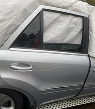 Tür hinten Rechts 775 iridiumsilber Mercedes ML W164 M-Klasse Tür hinten Rechts 775 iridiumsilber Mercedes ML W164 M-Klasse
