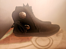 Minnetonka Womens sz 8 Black Suede Moccasins Ankle Booties  32