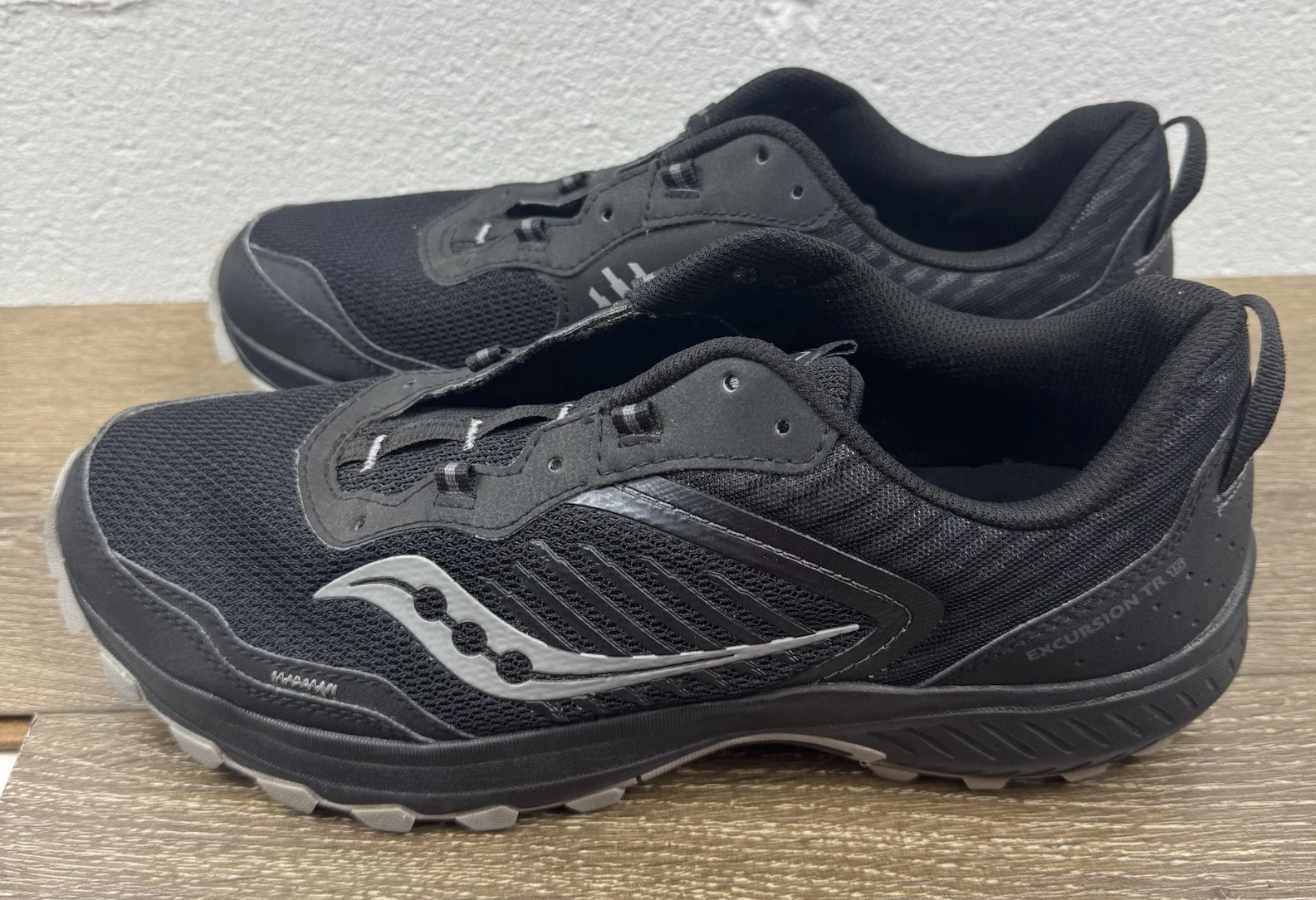 Saucony Excursion TR15 trail running shoe Black Men’s 11.5W S20669-10 *No Laces*