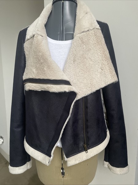 Womens navy faux fur lined bomber Jacket by Cassidi. Size XS. Perfect condition.
