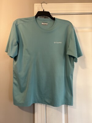 (2) Columbia Mens Short Sleeve Omni-Wick Lightweight Tshirts. Green.