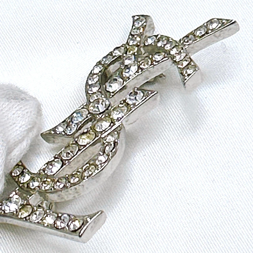 Spilla logo YSL Yves Saint Laurent autentico strass tono argento GIAPPONE - Immagine 2 di 4