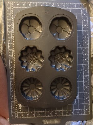 Baking Pan Cakes Wilton Sunflower Daisy Forget Me Not Garden