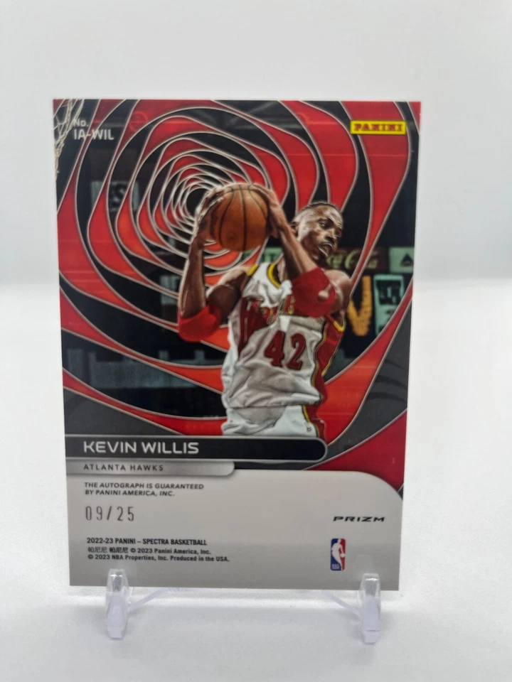 Panini Spectra Icons 2022-23 Kevin Willis 25/09 automático Foto 2 de 2