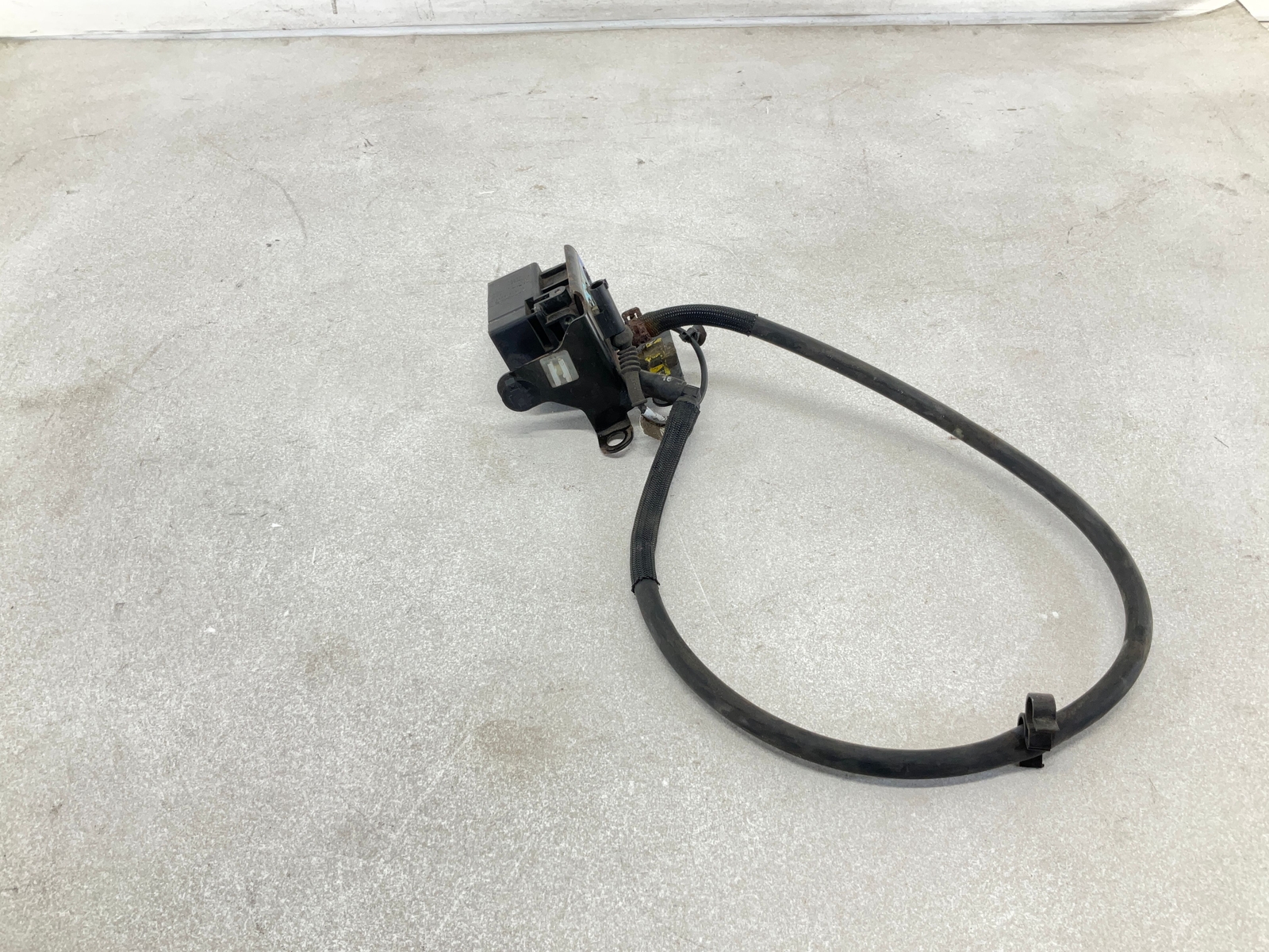 17-20 MASERATI Levante Air Ride Suspension Solenoid Valve Block OEM CM