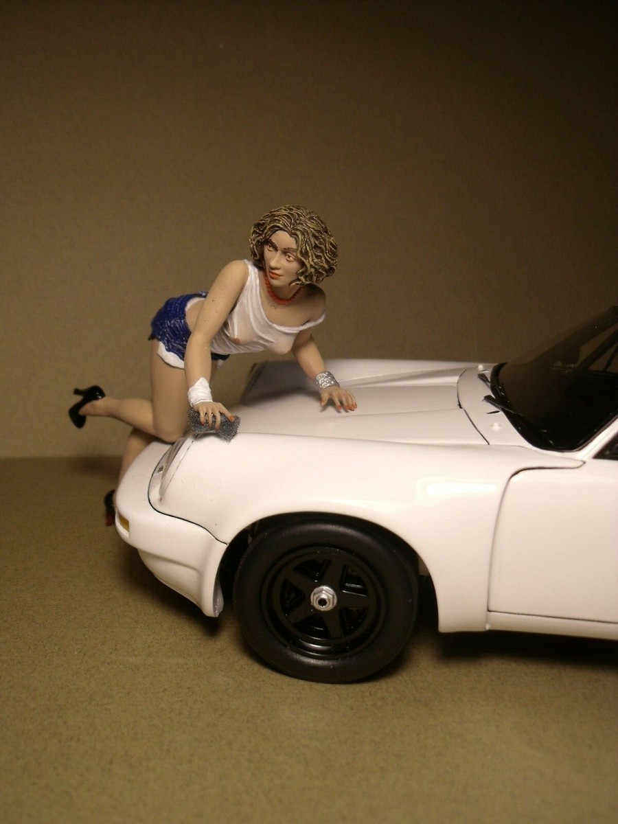 Figurine 1/18 Nina VROOM Pour Porsche 911 1974 - Résine Non Peinte - Collectionneur