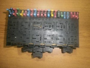 357937039 Sicherungskasten Steuergerät  Volkswagen Golf DE17096-39