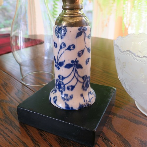 Oil Lamp Blue And White Porcelain Stem Shade Chimney Queen Anne Burner Compete - Picture 12 of 12