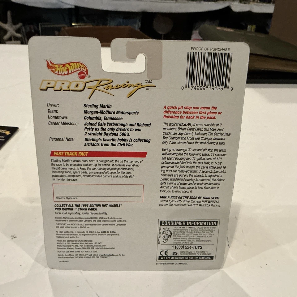 NASCAR 1998 Hot Wheels Pit Crew #4 Bobby Hamilton 1/64 Chevy Monte Carlo y caja de herramientas Foto 2 de 3