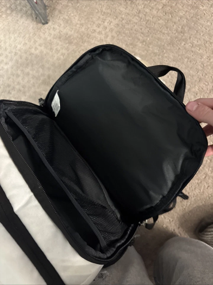 Mochila Nike Elite Negra Dorada Y Blanca Todas las Cremalleras Incluidas Excelente Estado Foto 2 de 4