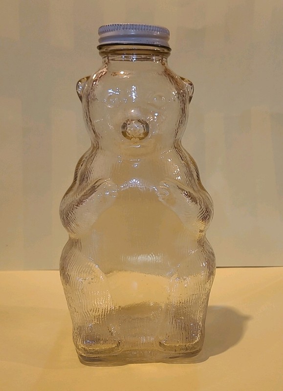 ●Vintage Snow Crest Beverages Glass Syrup Bear Bank Bottle Salem Mass 7 1/4 in.