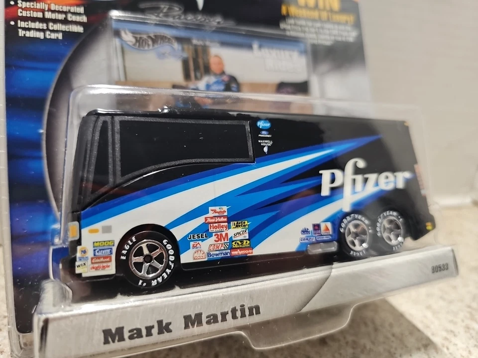 Autobús Pfizer Hot Wheels NASCAR Mark Martin #6 Luxury Rides 2002 de colección con tarjeta Foto 2 de 4