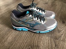 Scarpe da corsa Mizuno da donna taglia 9 Wave Enigma 5 in rete atletica argento