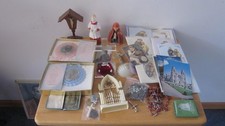 Lot mixte vintage statues religieuses chrétiennes, chapelets, cartes saintes, +