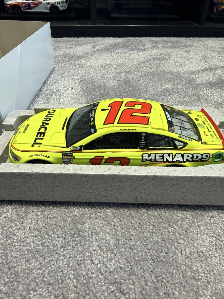Ryan Blaney #12 Menards Ford Elite 2018 1/24 Foto 2 de 4