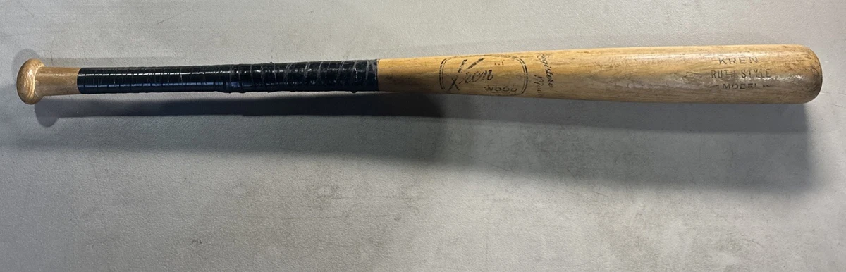 Batte Babe Ruth Louisville Slugger 32" 30 Oz - Années 1920 - Originale (pommeau ébréché)