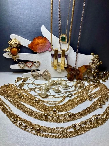 VINTAGE COSTUME BROOCH NECKLACE VARIETY JEWELRY COLLECTION LOT