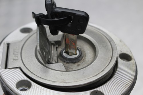 2009 YAMAHA FZ1 IGNITION LOCK GAS CAP W KEY - Picture 7 of 12