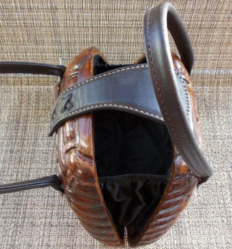 NWT TIXXI & CO HAND CARVED ACACIA WOOD HANDBAG PURSE - Picture 3 of 4
