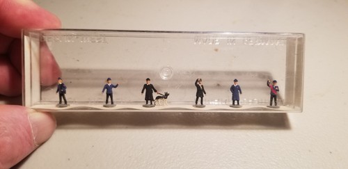 Merten N Scale Railroad Staff with Dog 6 Figures # N 914