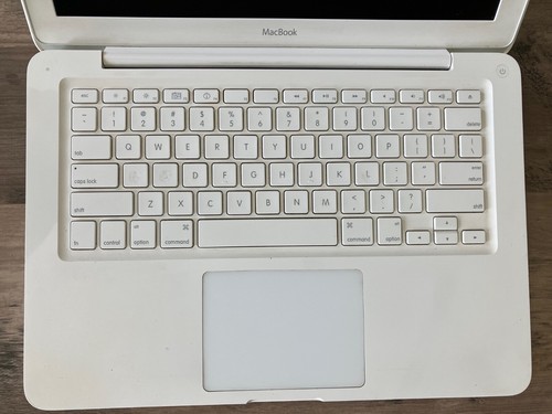 Apple MacBook A1342 13.3", 2010, Core 2 Duo 2.26GHz, 2GB RAM, No HDD MC516LL/A - Picture 2 of 13