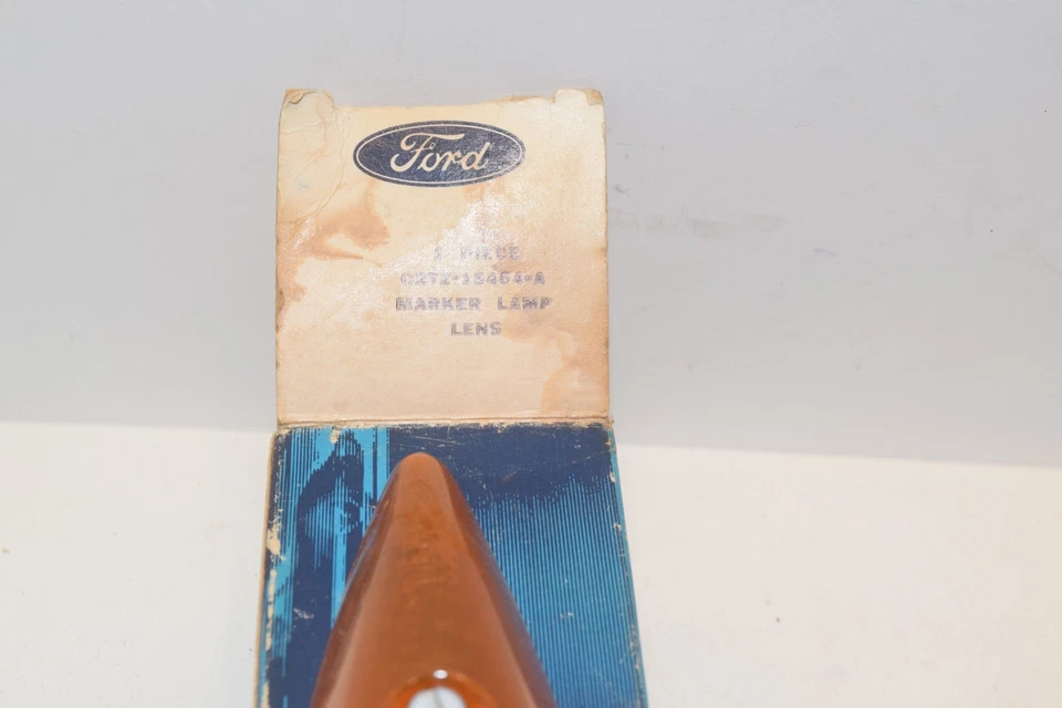 NUEVO Genuino 1961-1975 Ford F100 Marcador Lámpara Lente Señal C2TZ-15464-A - C56a Foto 2 de 3