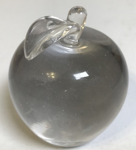 Vintage Art Glass Clear Apple Figurine Paperweight Glass Crystal Global Crossing - Picture 2 of 7