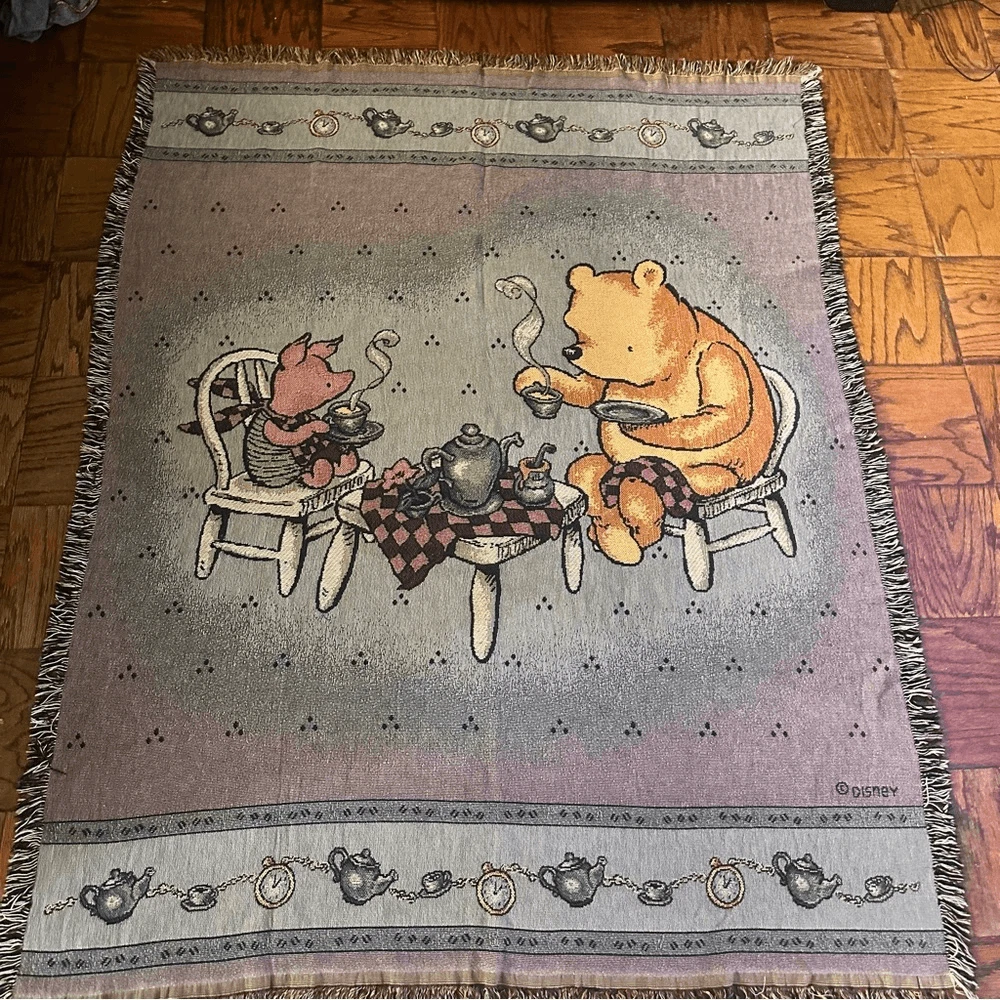 Disney Classic Winnie the Pooh & Piglet Throw woven Blanket