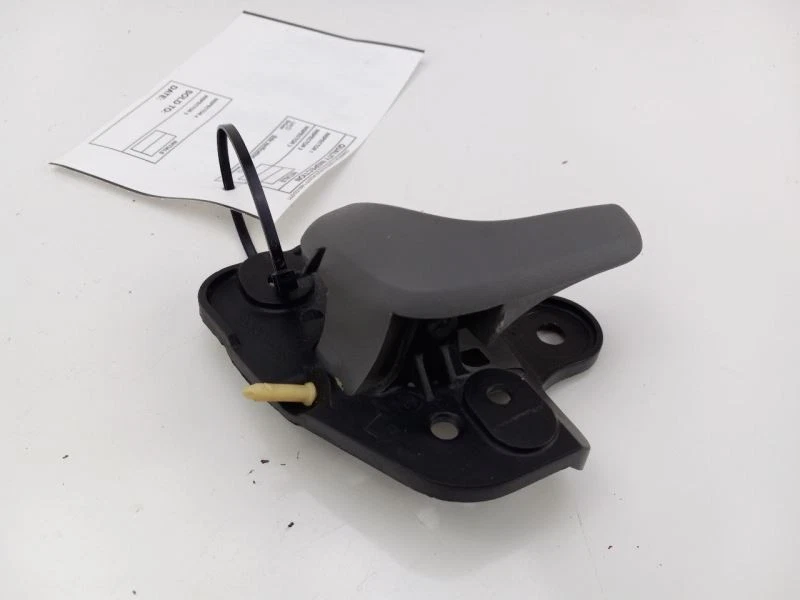 Manija interior de la puerta del conductor delantero Dodge Caravan 2004-2007 Foto 4 de 4