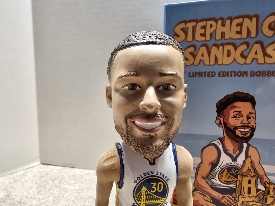 斯蒂芬·库里金州勇士队 NBA 圣克鲁斯勇士队 2025 场馆赠品 摇头公仔 全新带盒 — 第 2/4 张图片