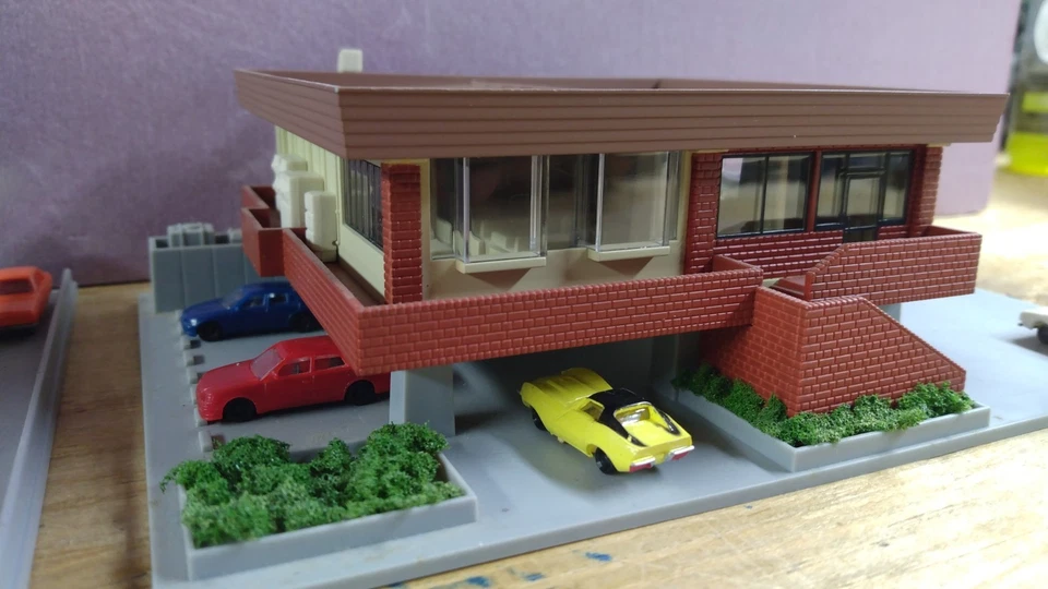 N KATO DENNYS AND ROYAL GARDEN RESTAURANTS W CARS!,  LOT OF 2 BUILDINGS  - Image 3 of 4