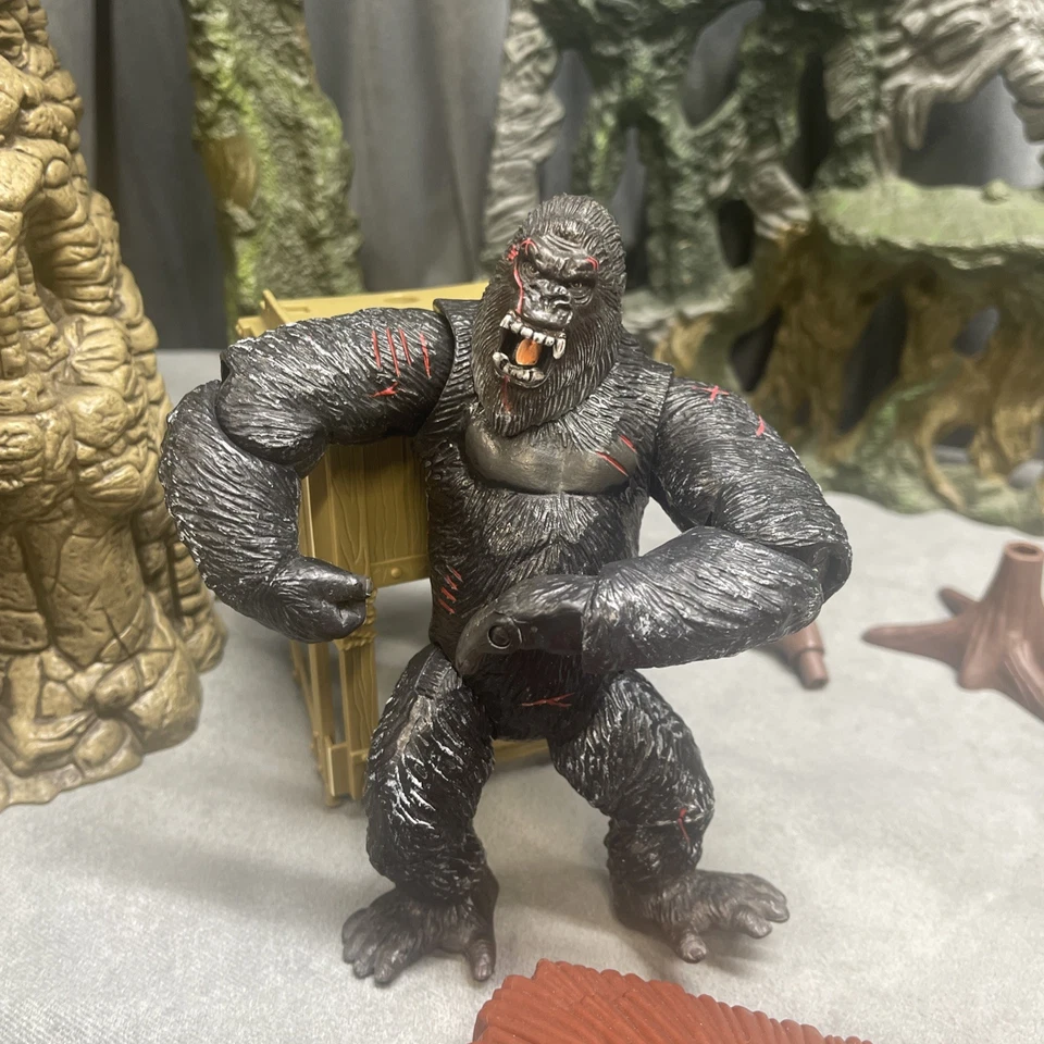 King Kong 8th Wonder Of The World Skull Island Playset With Other Parts Figures - Image 2 of 4