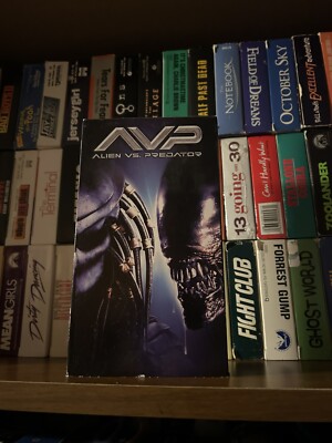 Alien vs. Predator (2004) RARE OOP 2005 Late Release VHS