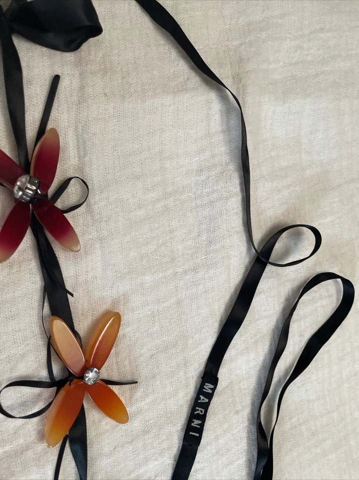 Impresionante cinturón o collar llamativo Marni con cinta de raso resina y pedrería Foto 4 de 4