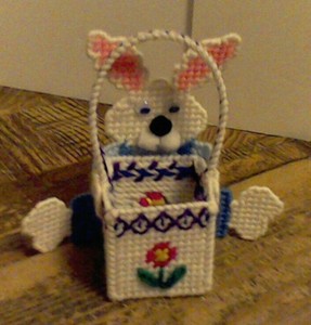 BUNNY --PICK ME UP PAL -- BASKET HUGGER IN PLASTIC CANVAS