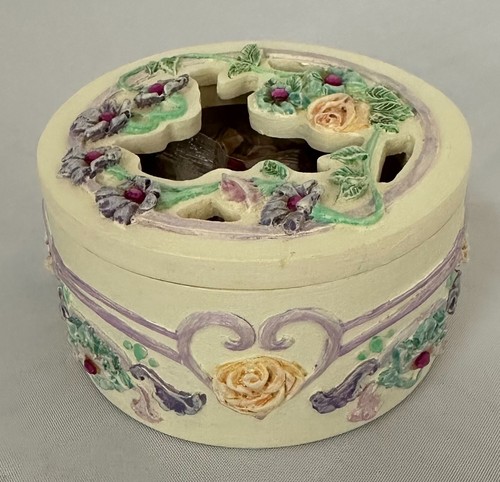 Victorian Keepsake, by Nance Ehlers, Potpourri Box, Violets Design, Vintage - Picture 4 of 5