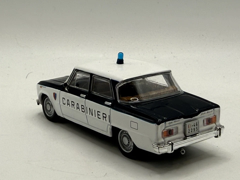 Coche modelo diecast Alfa Romeo Giulia 1970 escala 1:43 muy raro DEA Carabinieri Foto 4 de 4