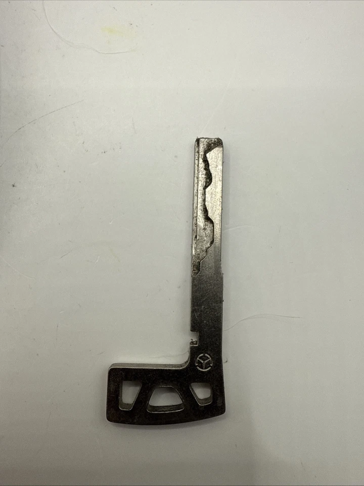 OEM Mercedes Benz Sprinter Key FOB 2 Button Mercedes Benz NBGDM3 Foto 3 de 4