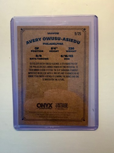 2024 Onyx Vintage Extended #VAAVOW Avery Owusu-Asiedu Auto Numbered /25 - Picture 2 of 2