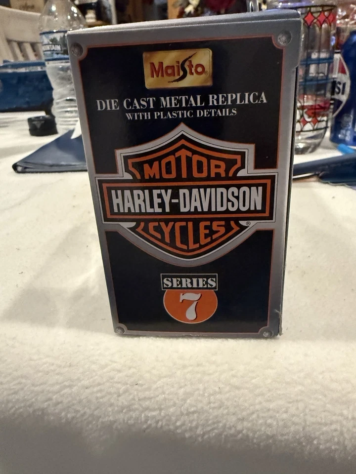 Harley Davidson Motorcycles 1936 EL Knucklehead escala 1:18 diecast  Foto 4 de 4