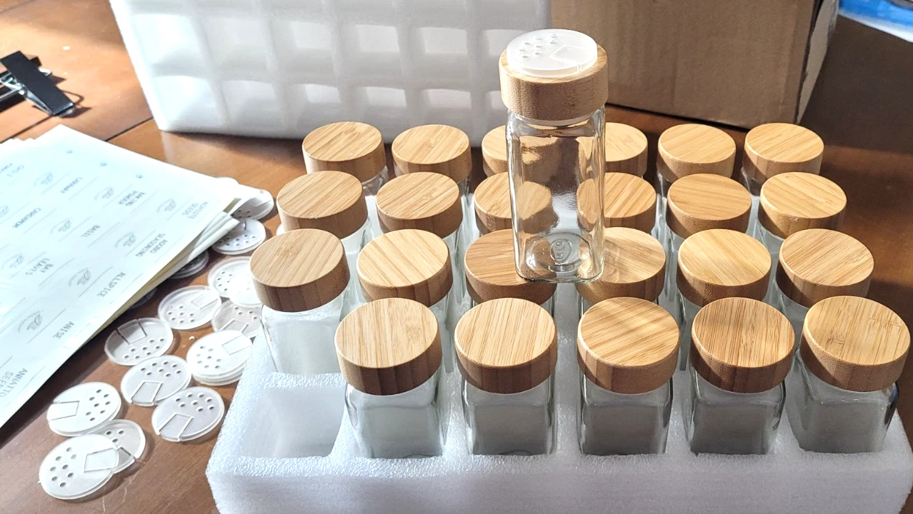 24 Pc Clear Square Glass Spice Jars w Plastic Inserts Labels Wood-like Covers